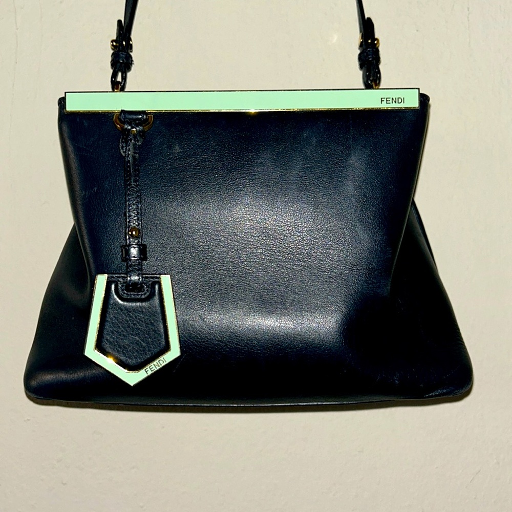FENDI CROSSBODY BAG- GREAT CONDITION ❤️